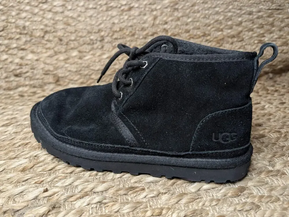 UGG KIDS BLACK NEUMEL CLASSIC SUEDE BOOTS BOYS 6 CASUAL SCHOOL